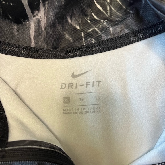 NWT Nike long sleeve top, size XL - Picture 2 of 4